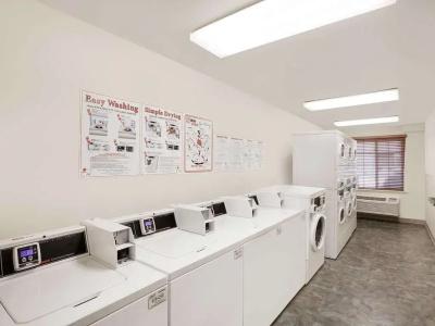 WoodSpring Suites - 14