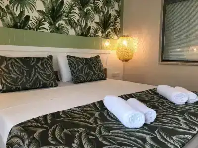 Dolphin Park - 100
