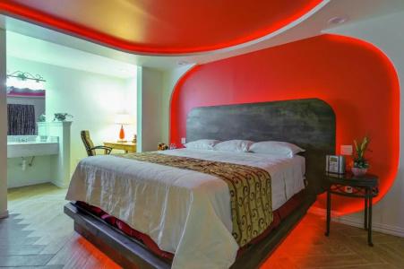 Romantic Inn & Suites - 36