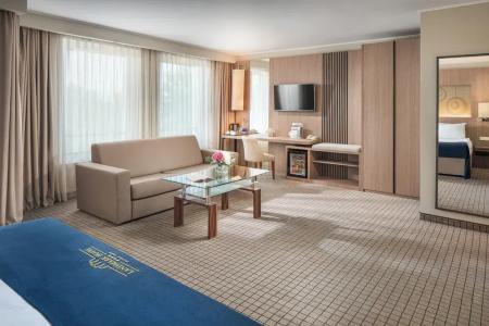 Landmark Creek & Wellness - 52