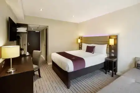 Premier Inn Waterloo - 2