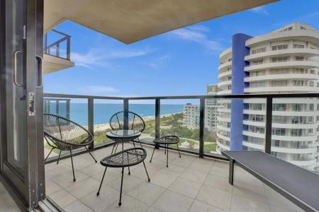 The Alexander All Suites - 560
