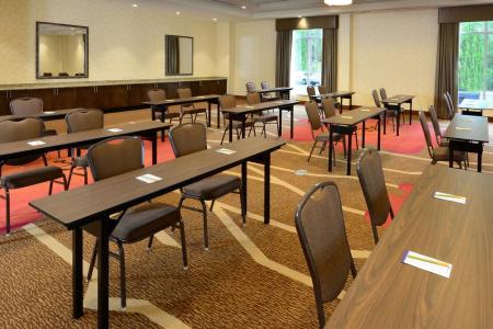 Hilton Garden Inn Airport - 20