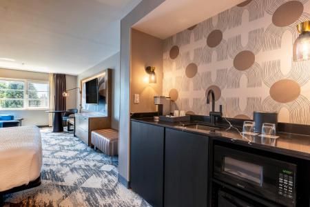 Silver Cloud - Seattle Broadway - 23