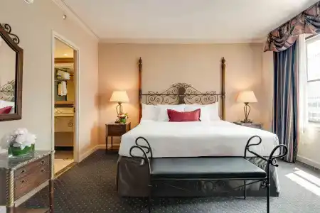 The Whitehall - 18