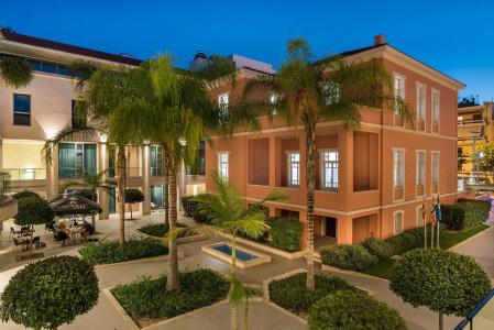 Trianon Luxury  & Suites - 0