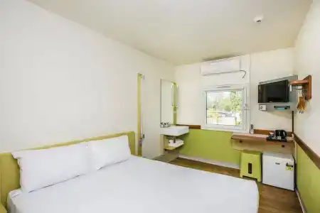 ibis Budget - - 4