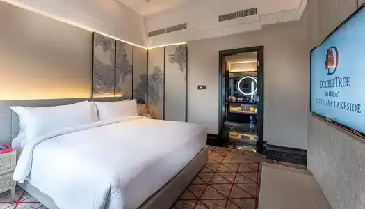 DoubleTree by Hilton Lakeside - 72