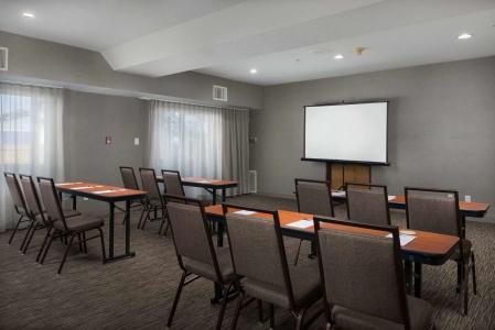 Country Inn & Suites by Radisson, International Airport, OR - 14