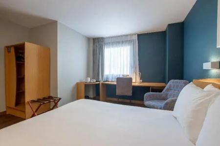 Travelodge Alicante Puerto - 52