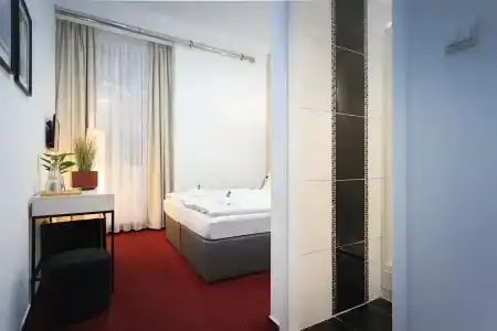Maverick Hostel & Ensuites - 3
