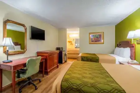 Rodeway Inn & Suites Fort Jackson - 6