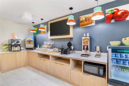 Microtel Inn by Wyndham - 11