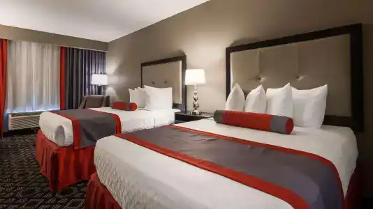 Best Western Plus Inn & Suites - 41