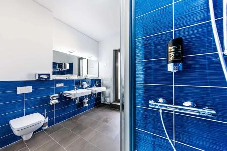 Best Western Plus Royal Suites - 7