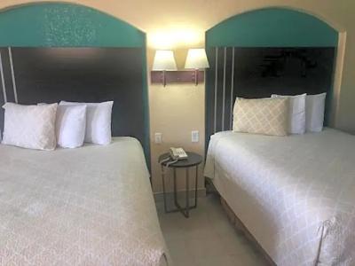 Pinn Road Inn and Suites Lackland AFB and Seaworld - 23