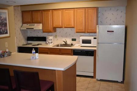 Hawthorn Suites East - 62