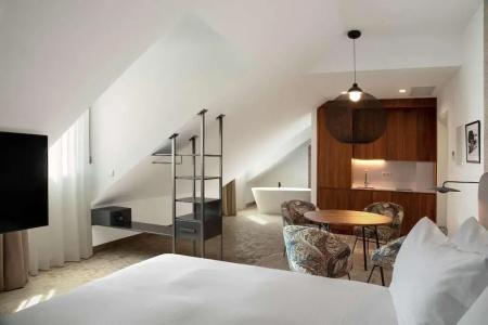 Atocha Madrid, Tapestry Collection by Hilton - 38