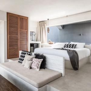 West East Suites - 28