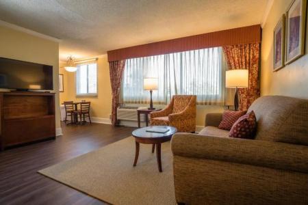 Park Lane Suites & Inn - 77