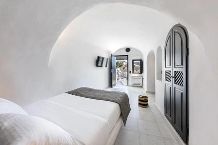 Pearl of Caldera Oia - Boutique by Pearl Collection - 25