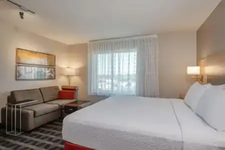 TownePlace Suites by Marriott Indianapolis Airport - 74