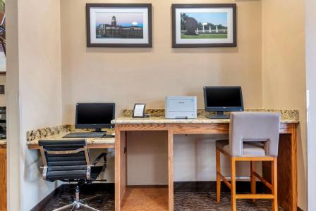 Comfort Suites - University - 2