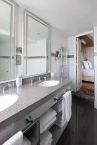Maison Astor Paris, Curio Collection by Hilton - 52