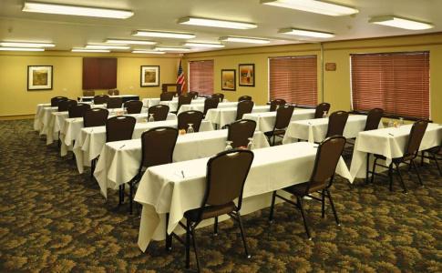 Oxford Suites Portland - Jantzen Beach - 17