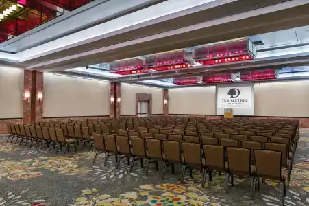 Doubletree by Hilton Los Angeles Downtown - 14