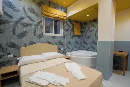 H. G. Boutique Toledo Napoli Centro - 92