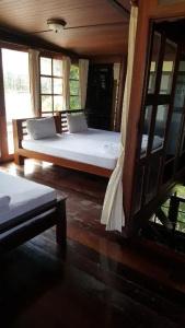 Ruean Mai Chai Khlong - 81