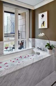 Waldorf Astoria Chicago - 47