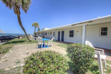 Daytona Shores Inn and Suites - 11