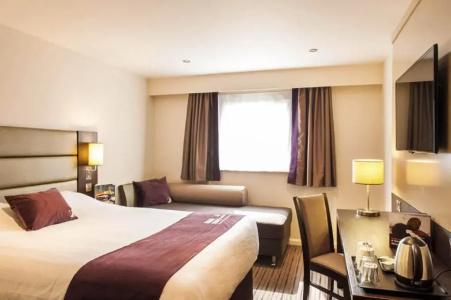 Premier Inn Hendon - The Hyde - 23