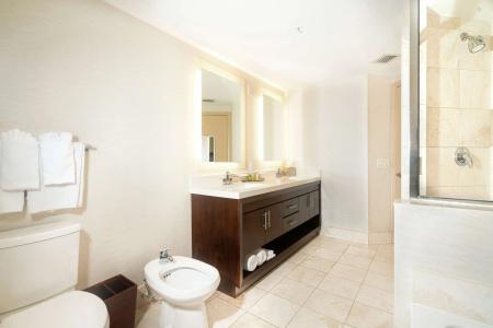 DoubleTree by Hilton Ocean Point - North Miami Beach - 8