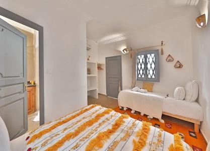 Riad Amya - 16