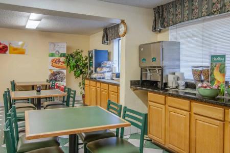 Quality Inn & Suites Airport - 26