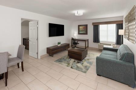 La Quinta by Wyndham Airport - 45