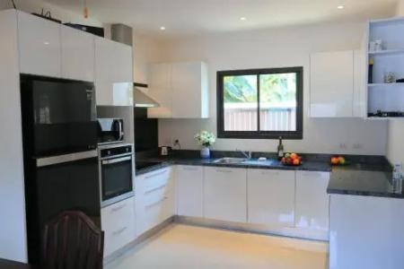 Naiharn Beach Villa - 19