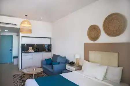 Redcon Suites - 82
