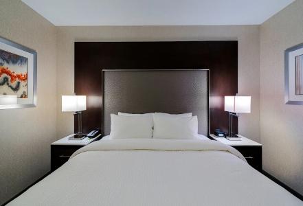 Fairfield Inn & Suites by Marriott Boston - 3