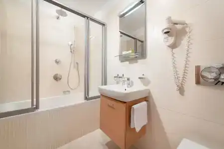 Olympia - 9
