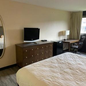 Rodeway Inn Airport - 34