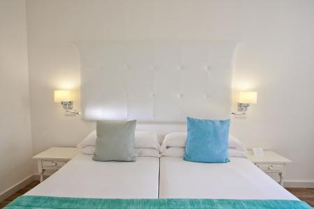 Fergus Style Cala Blanca Suites - 4