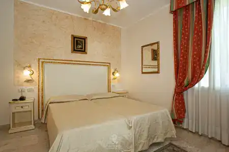 Viktoria Palace - 13