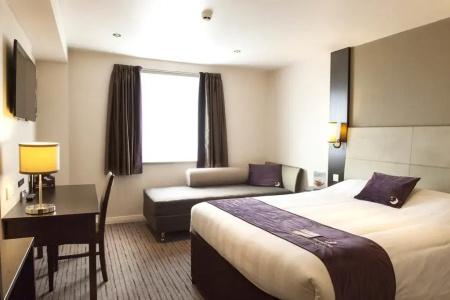 Premier Inn Hendon - The Hyde - 5