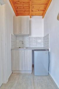 Pavlos Place - 136