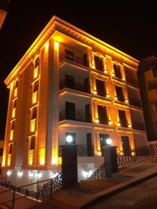 White Golden Suite - 16
