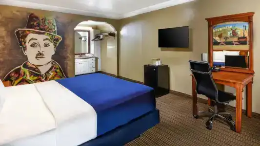 Hollywood Inn Express North - 17